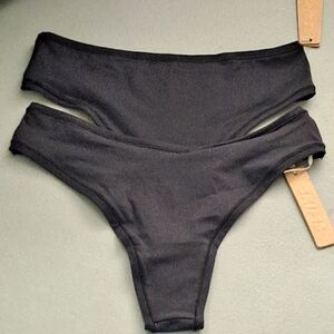 2 pair Skims thongs  NWT